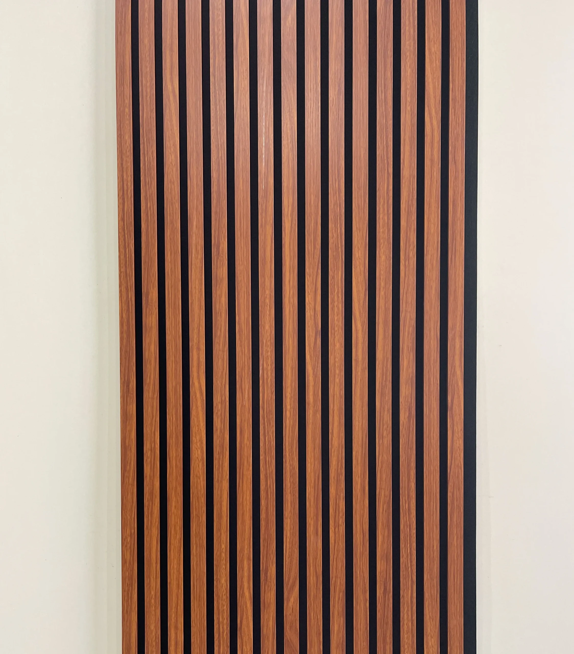 AKUSTICNI PANEL 28 mahagoni AKUSTICNI PANEL 28 mahagoni