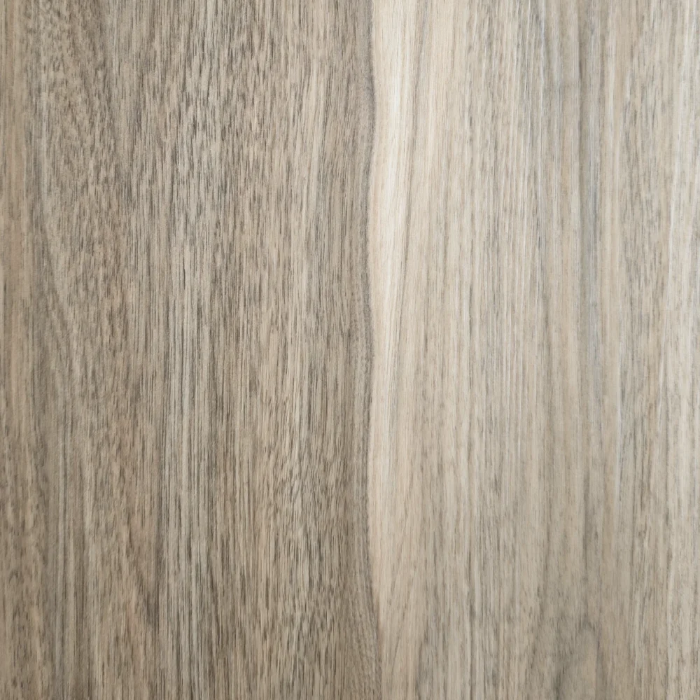 SPC podna obloga Urban Oak Natural KL34 u prirodnom hrast dekoru. Debljina 7 mm i zaštitni sloj 0,5 mm za izdržljive i moderne enterijere.